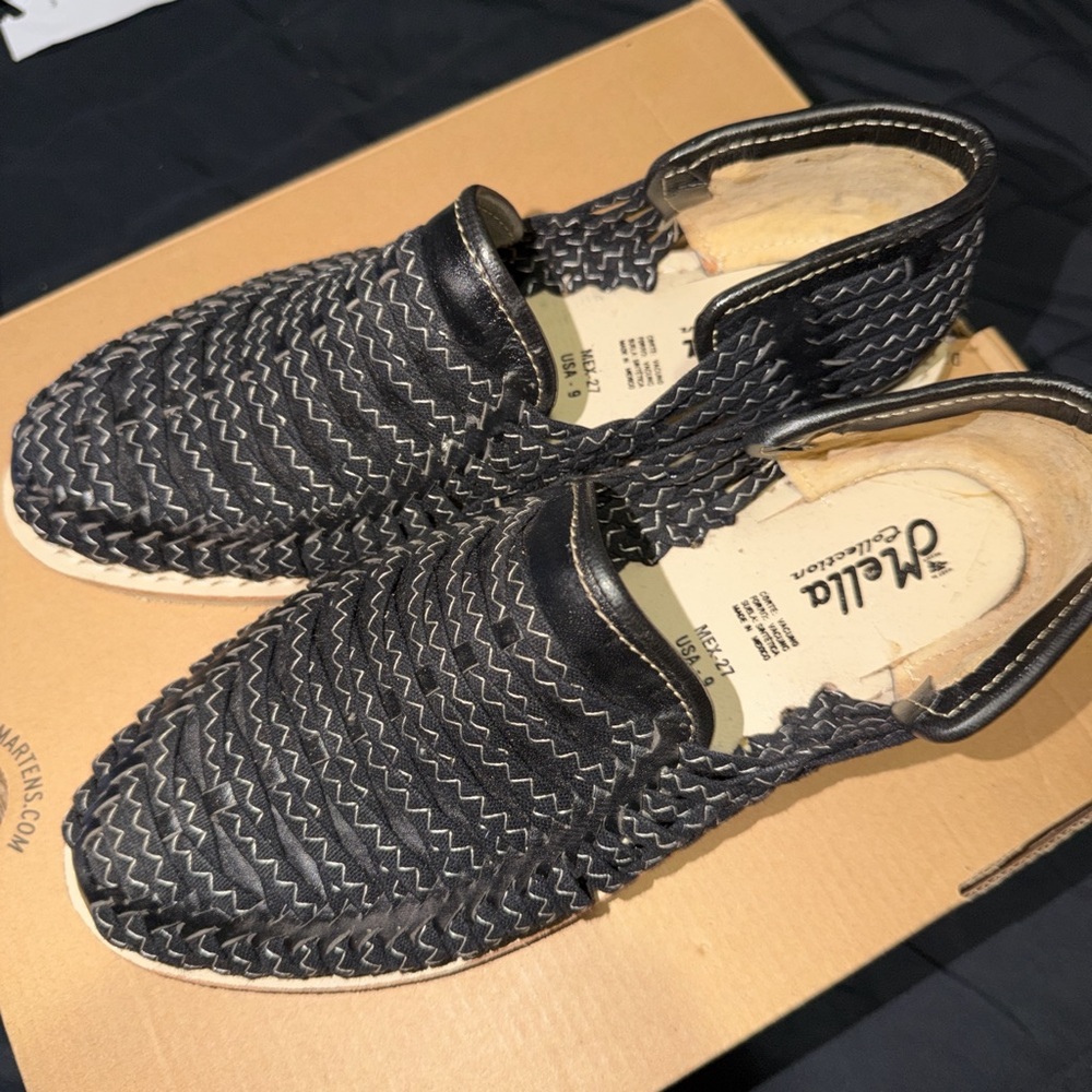 Mella Black and Cream Woven Men's Loafers huaraches